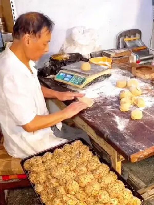 半斤的五仁小月饼纯手工制作,刚出锅的很好 传统手工月饼 老式五仁月饼